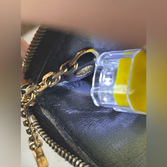 LOUIS VUITTON Black Suhali Leather Key Pouch - Picture 8 of 9